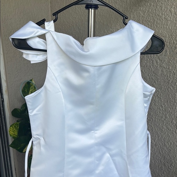 Charming White Kids Formal Dress with Bow Accent - Picture 13 of 16